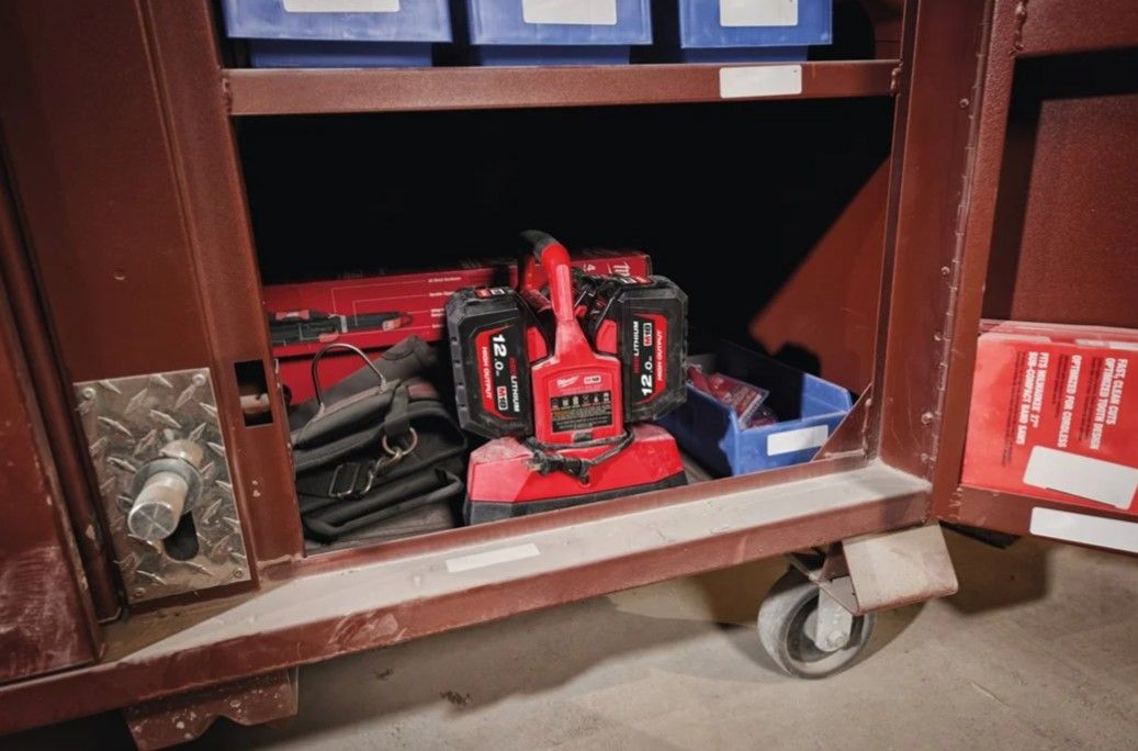 Зарядний пристрій PАCKOUT MILWAUKEE, M18 PC6 (на 6 акумуляторів) (заміна на 4932498551) (4932480162)