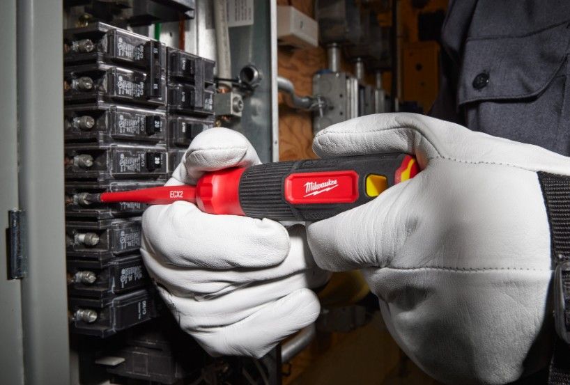 Набір викруток прецезійних ізольованих VDE MILWAUKEE 4-в-1 (рукоять VDE + 4 біти TORX VDE, текстильний чохол) (4932493658)