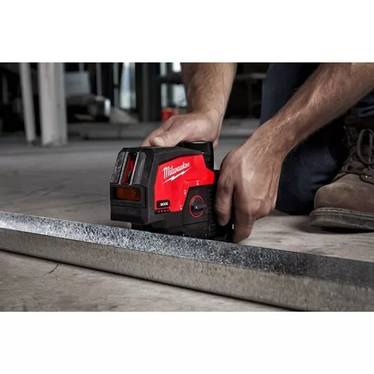 Линейно-точечный лазерный нивелир Milwaukee M12 CLLP-0C (кейс) (4933478101)