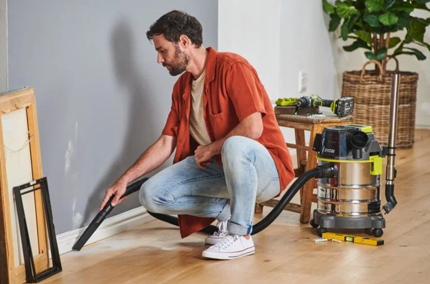 Пилосос акумуляторний будівельний RYOBI R18WDV-0 ONE+ (+ Всмоктуючий шланг, ручка, телескопічна штанга, насадка для підлоги, щіл (5133004724)