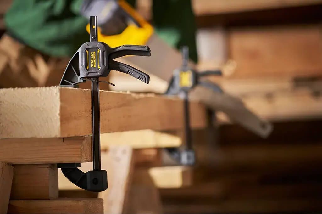 Струбцина FatMax М триггерная з максимальним зусиллям стиснення 45 кг STANLEY FMHT0-83233